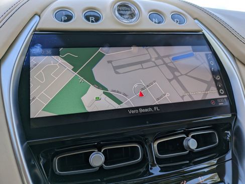 Used 2024 Aston Martin DBX image 33