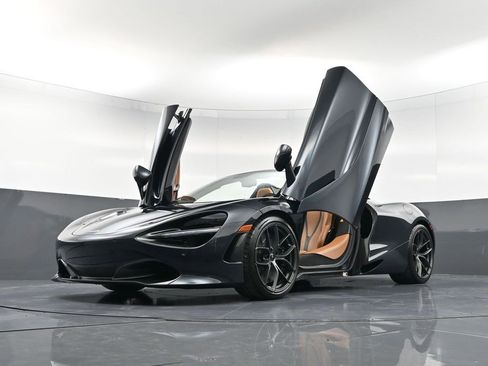 Used 2020 McLaren 720S Spider image 37