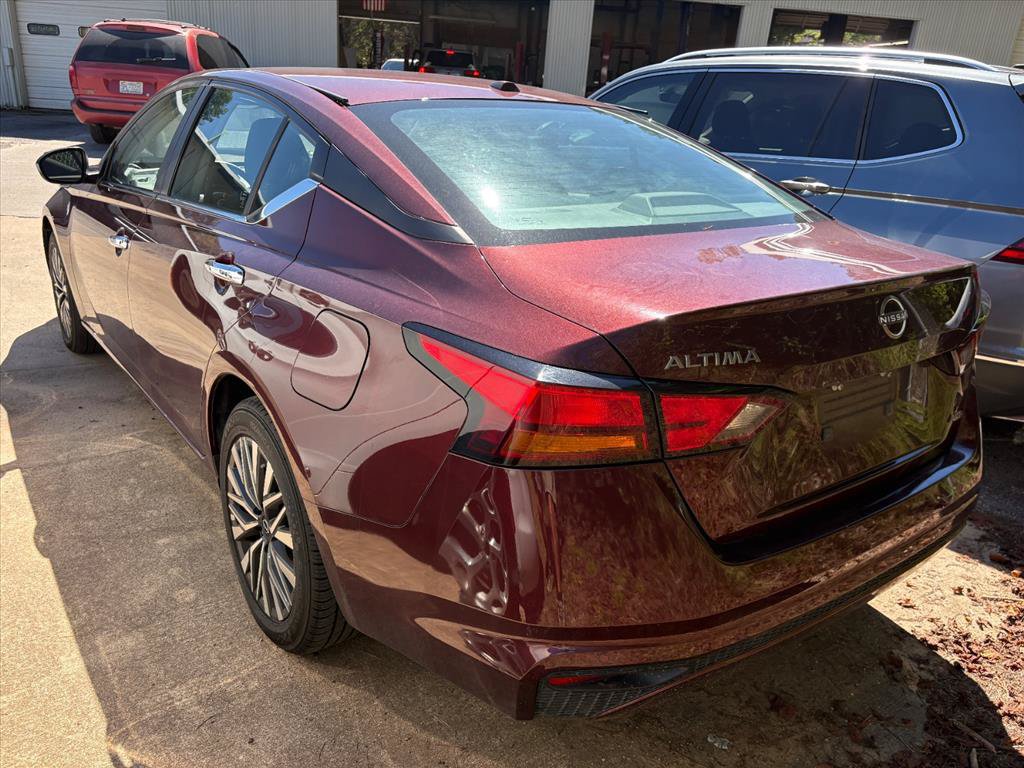 Used 2025 Nissan Altima 2.5 SV AWD/4WD image 8