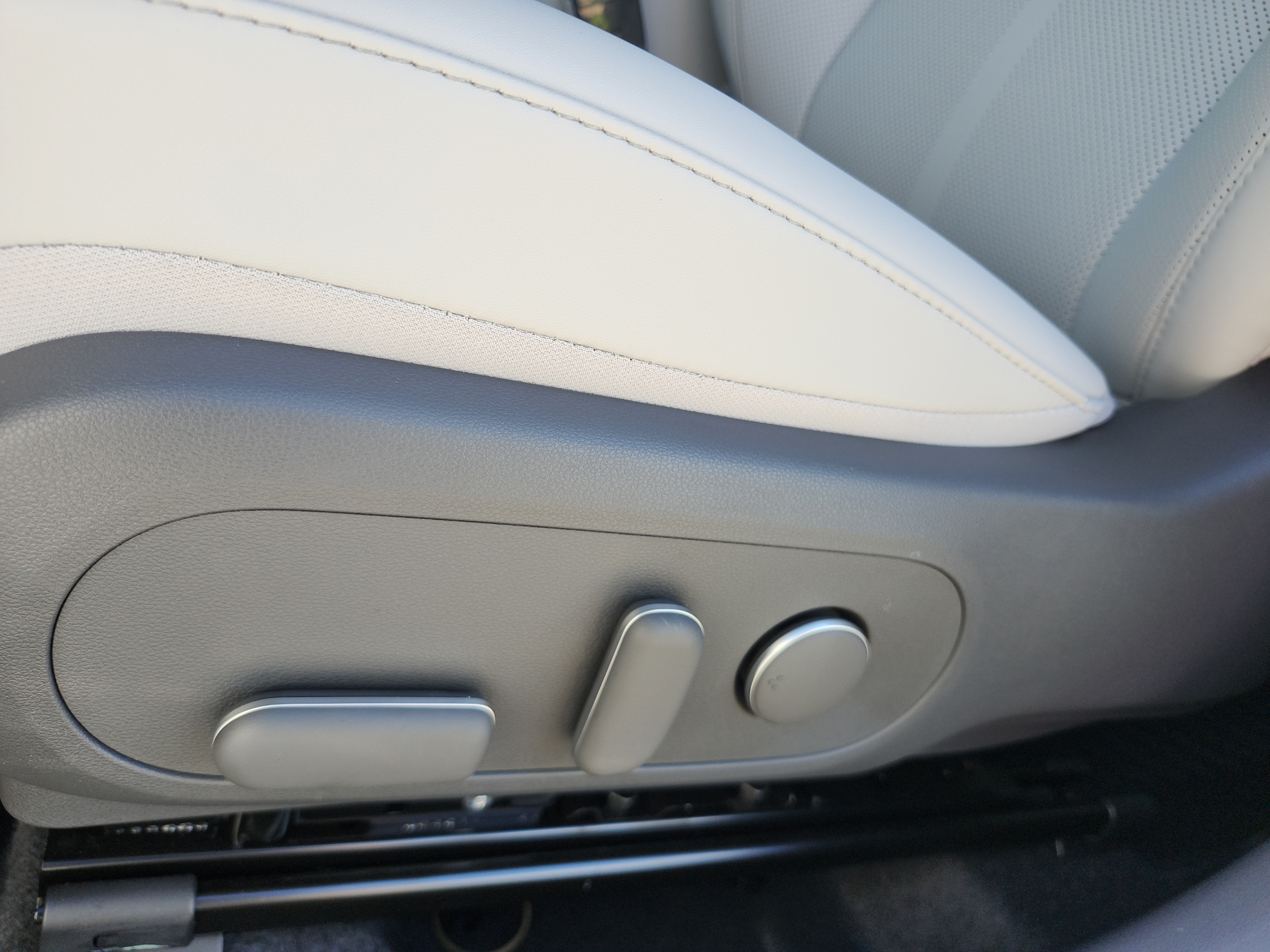 New 2027 Hyundai Kona Limited FWD image 13