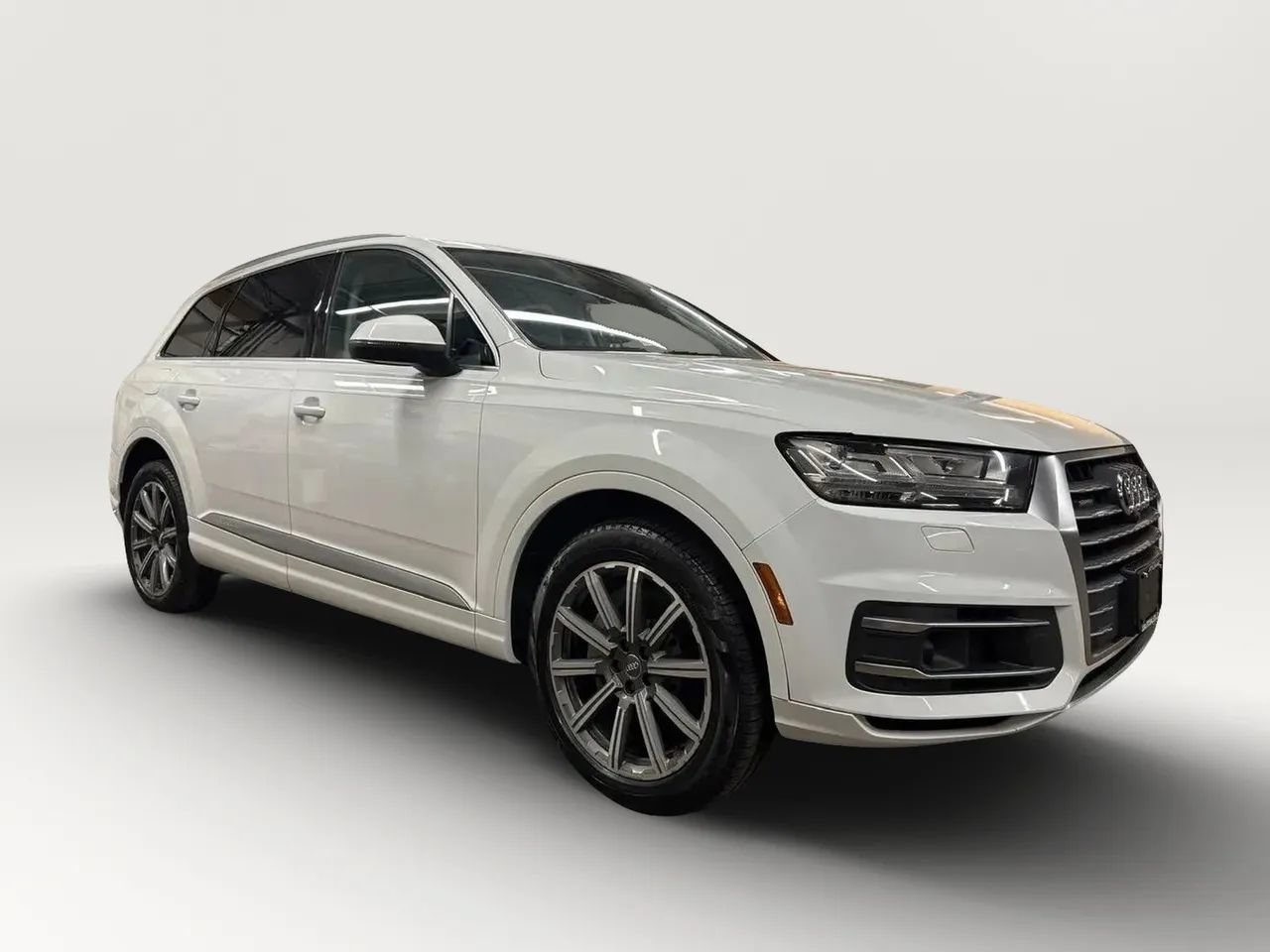 Used 2018 Audi Q7 3.0T Premium Plus w/ Premium Plus Package AWD/4WD image 2