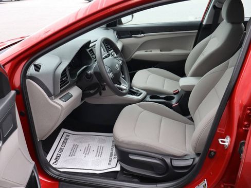 Used 2019 Hyundai Elantra SE FWD image 5