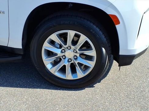 Used 2023 Chevrolet Suburban Premier image 13