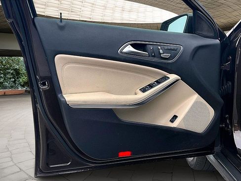 Used 2018 Mercedes-Benz GLA 250 w/ Premium Package image 17