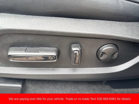 Used 2025 Honda Pilot Black Edition image 13