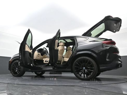 Used 2022 BMW X6 xDrive40i w/ M Sport Package AWD/4WD image 41