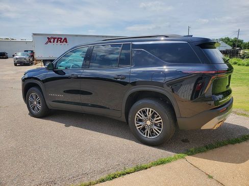 Used 2026 Chevrolet Traverse LT AWD/4WD image 8