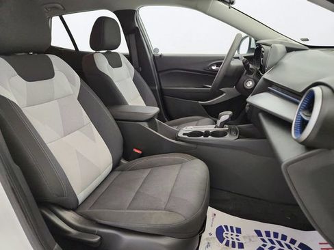 Used 2025 Chevrolet Trax LS w/ LS Convenience Package FWD image 26