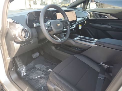 New 2026 Chevrolet Equinox EV LT image 17