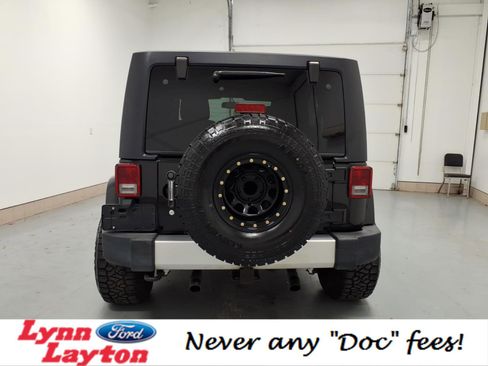 Used 2015 Jeep Wrangler Unlimited Sahara w/ Connectivity Group image 4