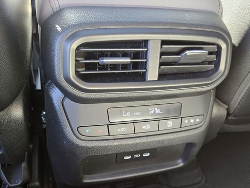 Used 2025 Honda Pilot Touring image 12
