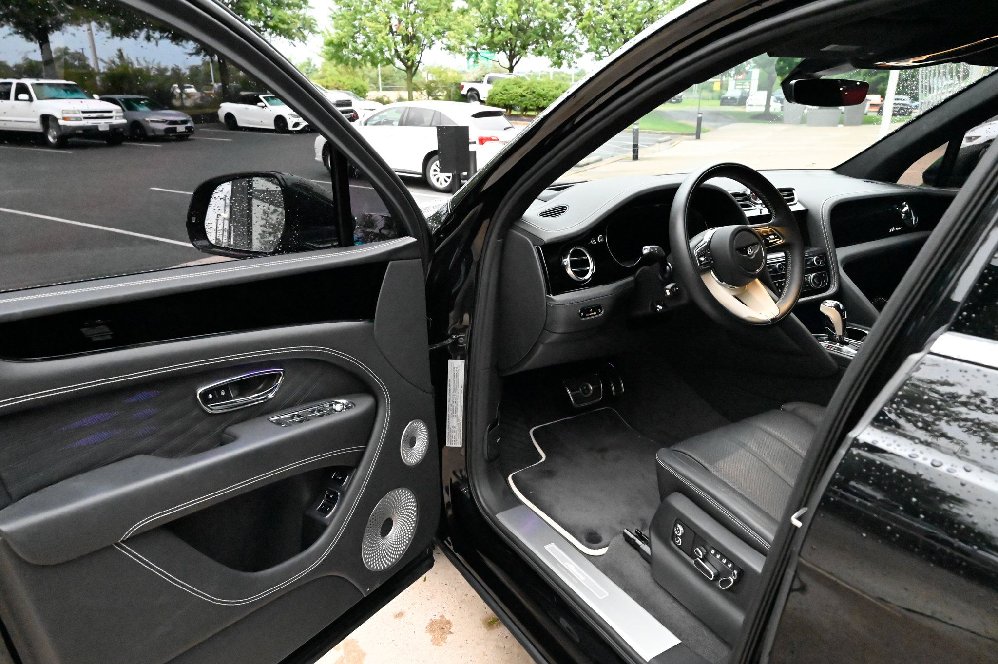 Used 2025 Bentley Bentayga AWD/4WD image 15
