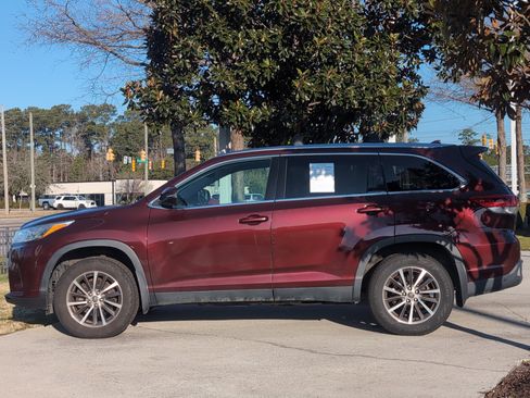 Used 2019 Toyota Highlander XLE image 7