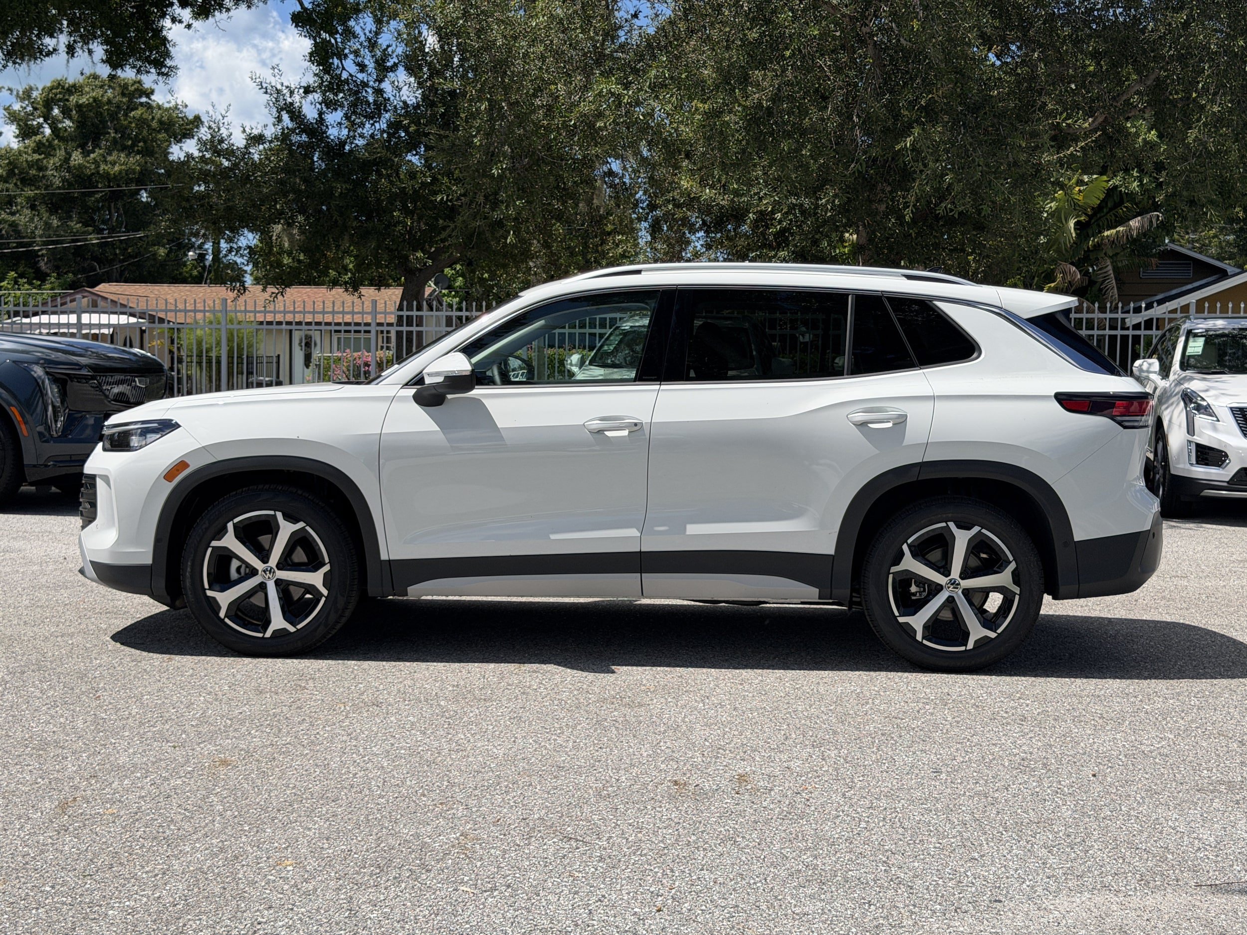 New 2026 Volkswagen Tiguan SE FWD image 4