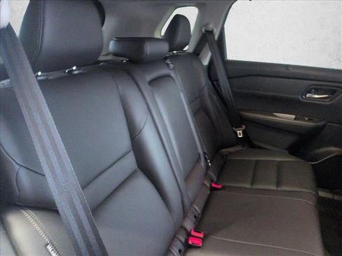 Used 2025 Nissan Rogue SL w/ Tech Package image 21