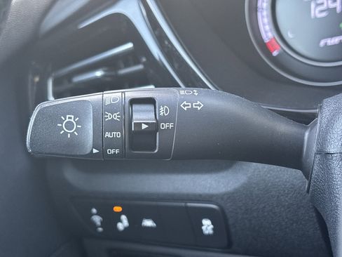 Used 2020 Kia Niro EX Premium w/ Cold Weather Package image 27