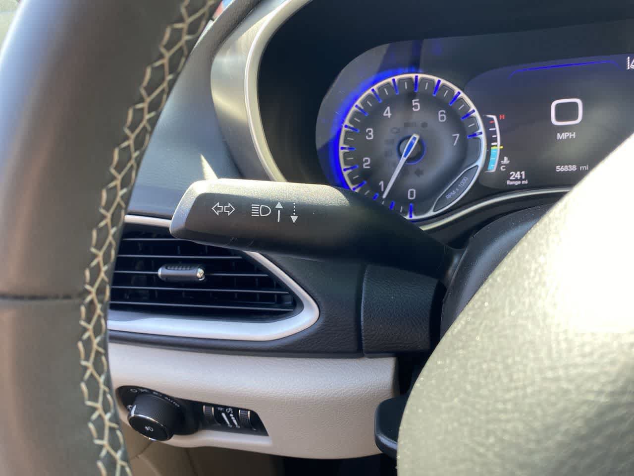 Used 2023 Chrysler Pacifica Touring-L FWD image 23