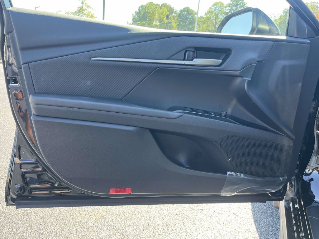 New 2026 Toyota Camry Hybrid FWD image 12