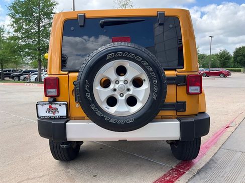 Used 2014 Jeep Wrangler Unlimited Sahara w/ Connectivity Group image 7