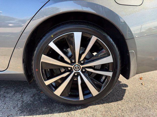 Used 2022 Nissan Altima 2.5 SR FWD image 11