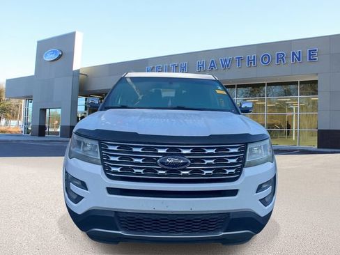 Used 2017 Ford Explorer XLT FWD image 2