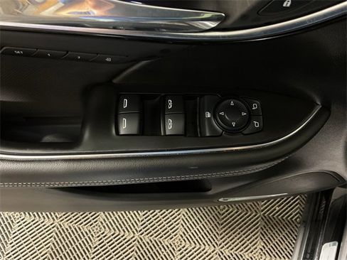 Used 2024 Buick Envision Preferred image 17