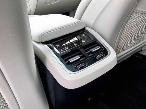 Certified 2023 Volvo XC60 B5 Ultimate w/ Climate Package image 10