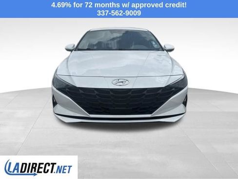 Used 2023 Hyundai Elantra SEL w/ Convenience Package FWD image 3