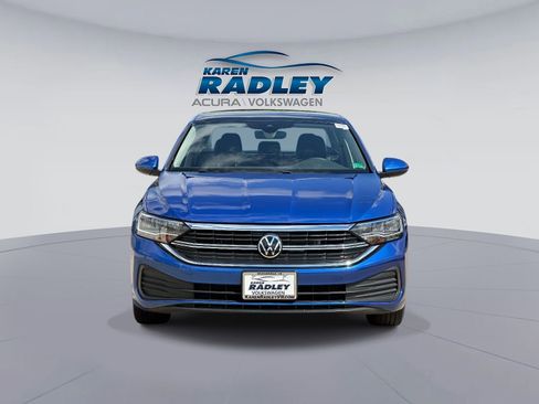 Certified 2023 Volkswagen Jetta SE w/ Panoramic Sunroof Package FWD image 6