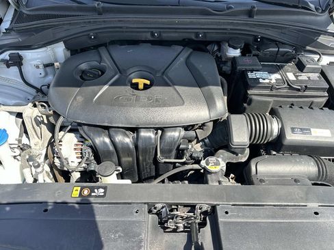Used 2019 Hyundai Elantra GT FWD image 11