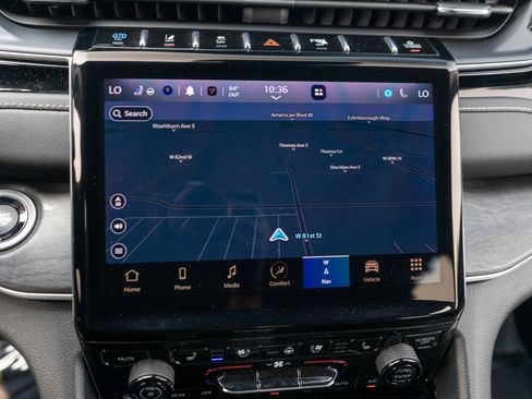 Used 2022 Jeep Grand Cherokee Limited 4xe w/ Luxury Tech Group II AWD/4WD image 19