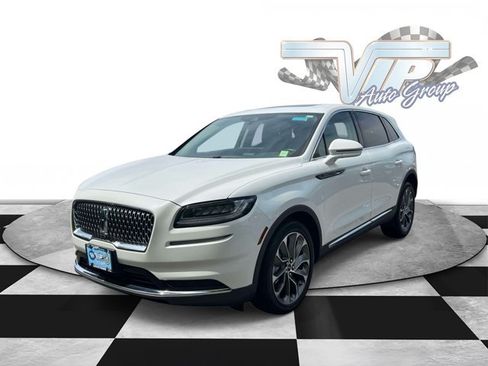 Used 2023 Lincoln Nautilus Reserve AWD/4WD image 4
