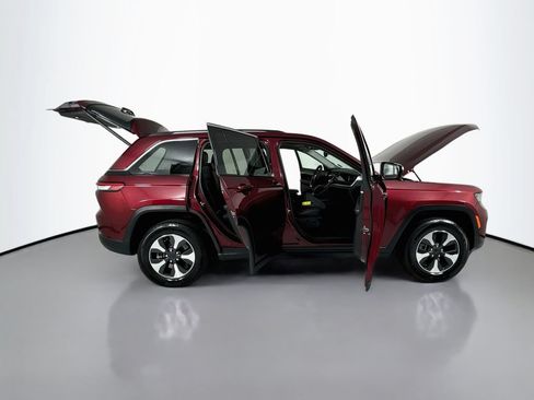 Used 2023 Jeep Grand Cherokee 4WD 4xe image 28