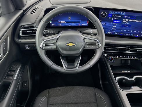 Used 2026 Chevrolet Traverse LT AWD/4WD image 16
