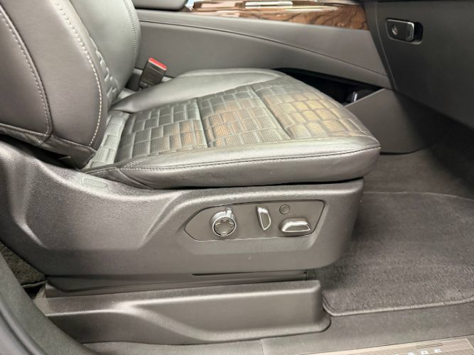Used 2022 Cadillac Escalade Sport Platinum AWD/4WD image 36