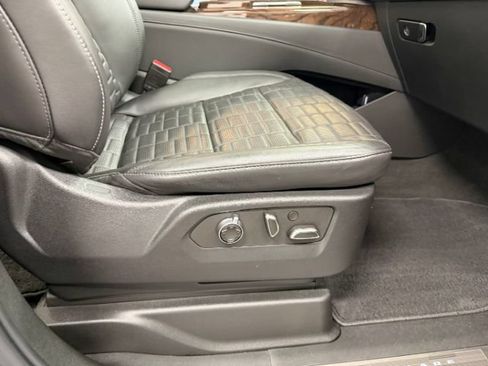 Used 2022 Cadillac Escalade Sport Platinum AWD/4WD image 33