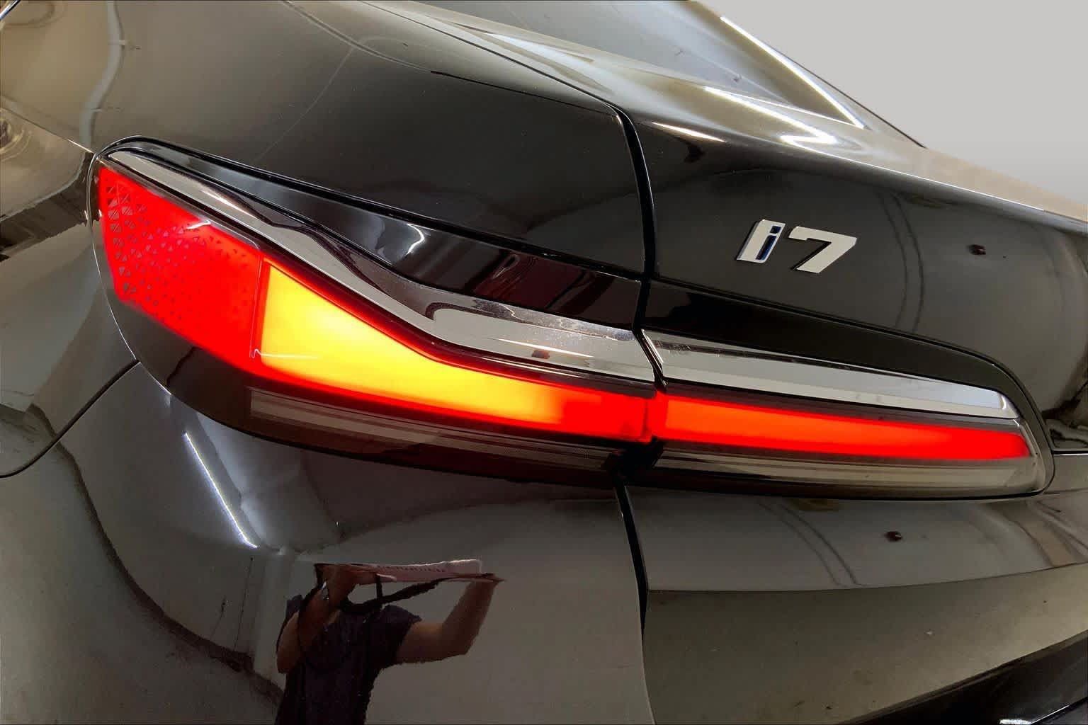 Used 2024 BMW i7 xDrive60 AWD/4WD image 28