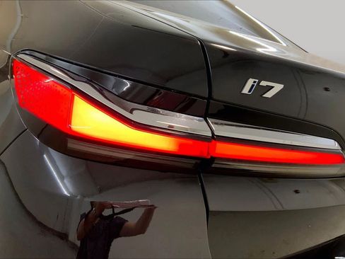 Used 2024 BMW i7 M70 AWD/4WD image 28