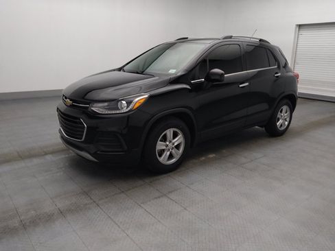Used 2019 Chevrolet Trax LT w/ LT Convenience Package FWD image 2