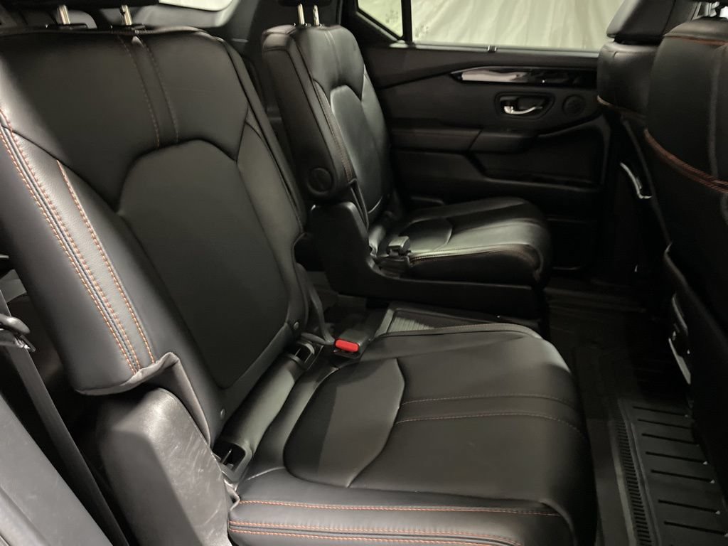 Used 2025 Honda Pilot TrailSport image 12