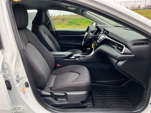 Used 2018 Toyota Camry LE image 10