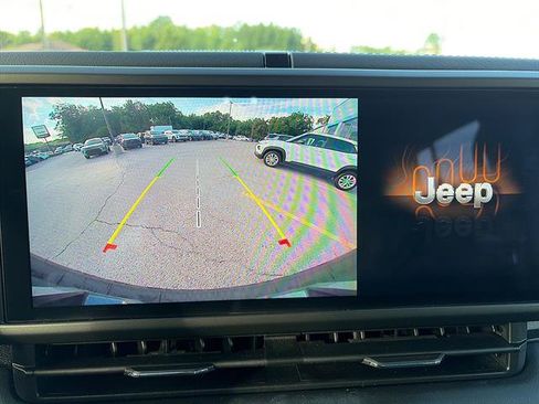 Used 2024 Jeep Wrangler Unlimited Sahara AWD/4WD image 19