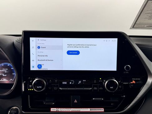 Used 2026 Toyota Highlander Platinum image 32