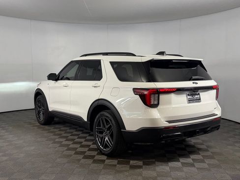 Used 2025 Ford Explorer ST-Line w/ ST-Line Street Pack AWD/4WD image 9