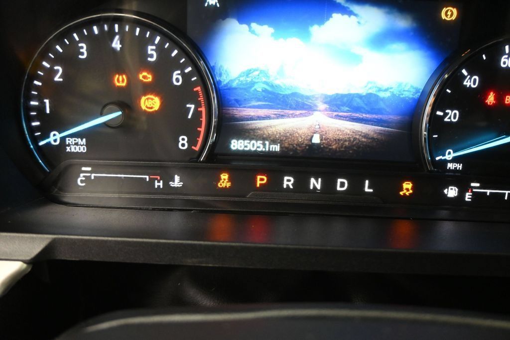 Certified 2021 Ford Explorer XLT RWD image 2