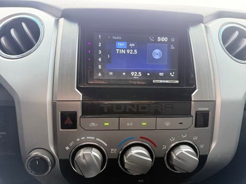 Used 2017 Toyota Tundra SR5 image 9