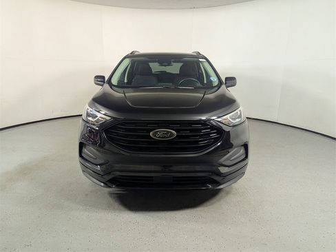Used 2022 Ford Edge SE w/ Black Appearance Package image 2