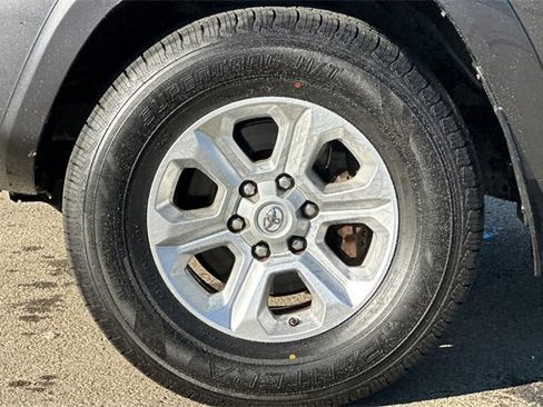 Used 2017 Toyota 4Runner SR5 Premium image 29