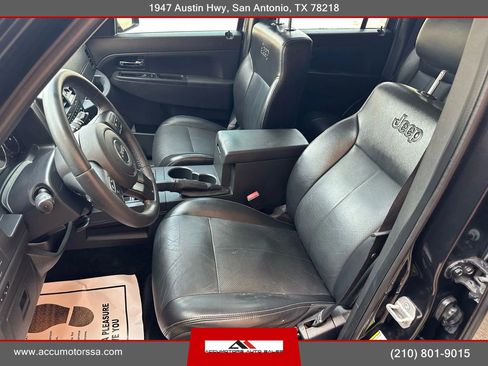 Used 2012 Jeep Liberty Sport image 9