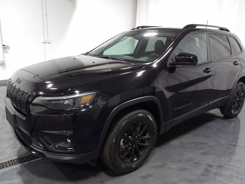 Used 2023 Jeep Cherokee Altitude Lux image 3